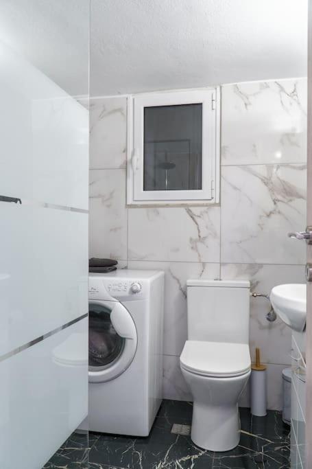 4 Family And Friends - Acropolis View Apartment Athens Exterior photo